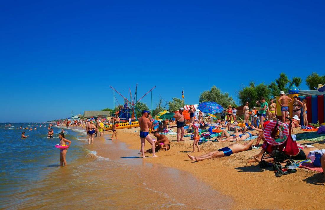 Центральный пляж в голубицкой: веб-камеры, фото 2021, адрес, как добраться, развлечения, отели — туристер.ру