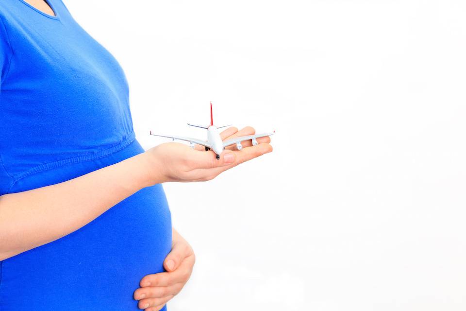 До какого срока можно летать беременным на самолете