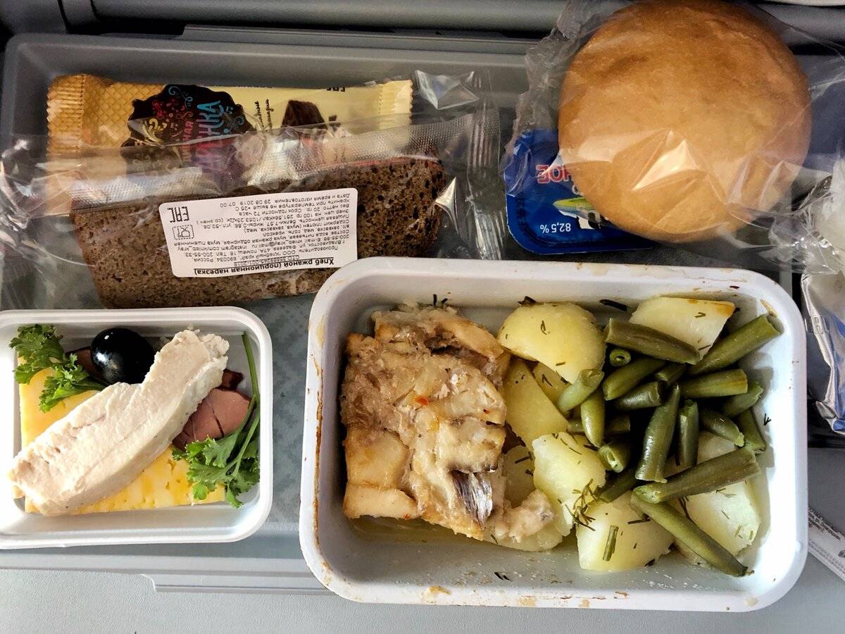 Как кормят в самолетах azur air: меню для бизнес и эконом класса