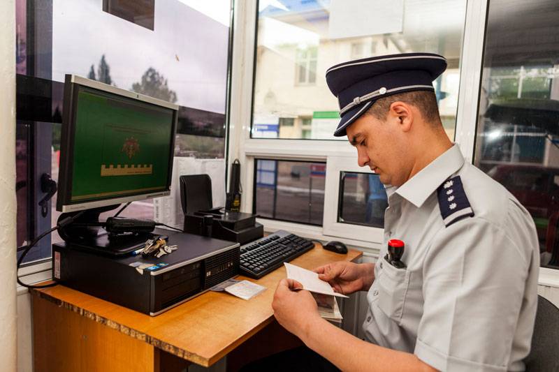Как проходит пограничный контроль в аэропорту: какие документы проверяют
