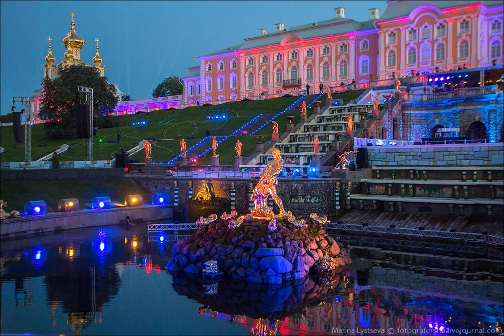 Петергофский дворец в Санкт Петербурге