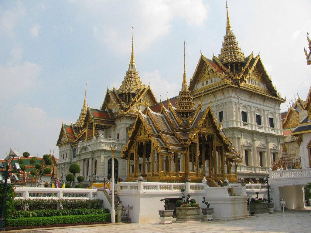 Королевский дворец в бангкоке: как добраться, часы работы и стоимость входного билета + интересные места для посещения
