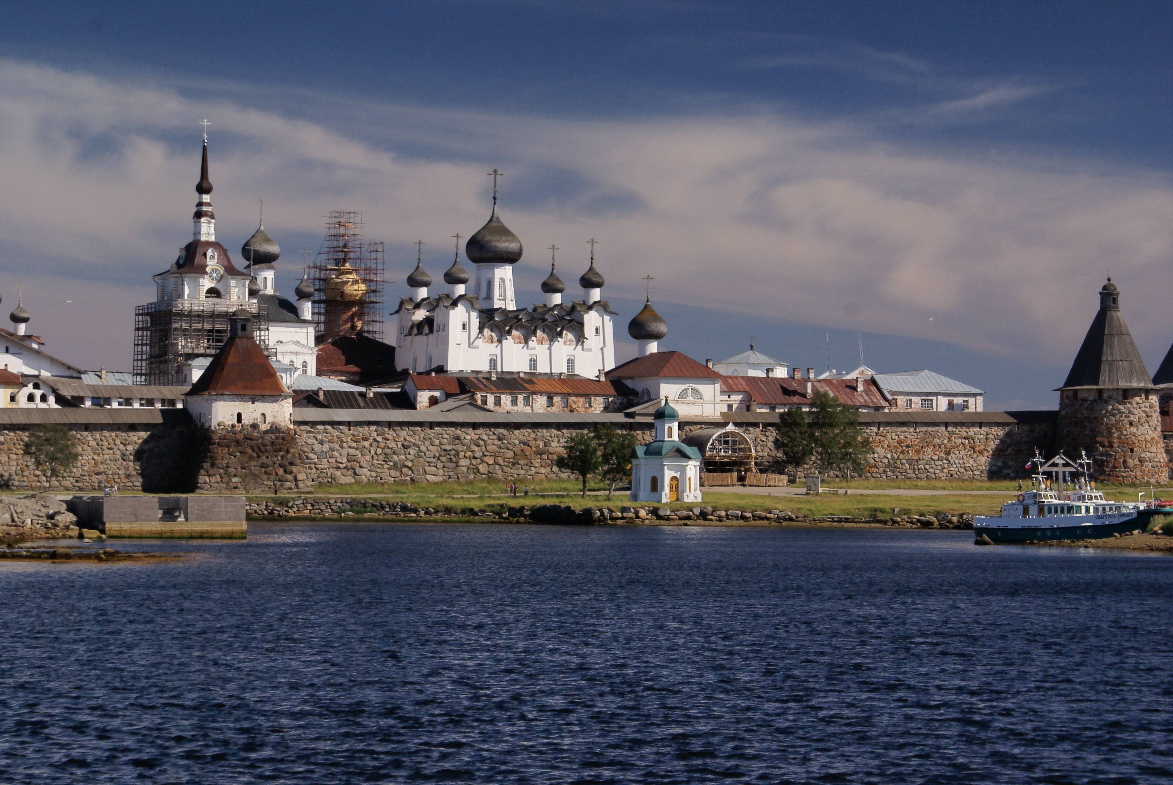 Соловецкий монастырь – мощная крепость на соловецких островах россии