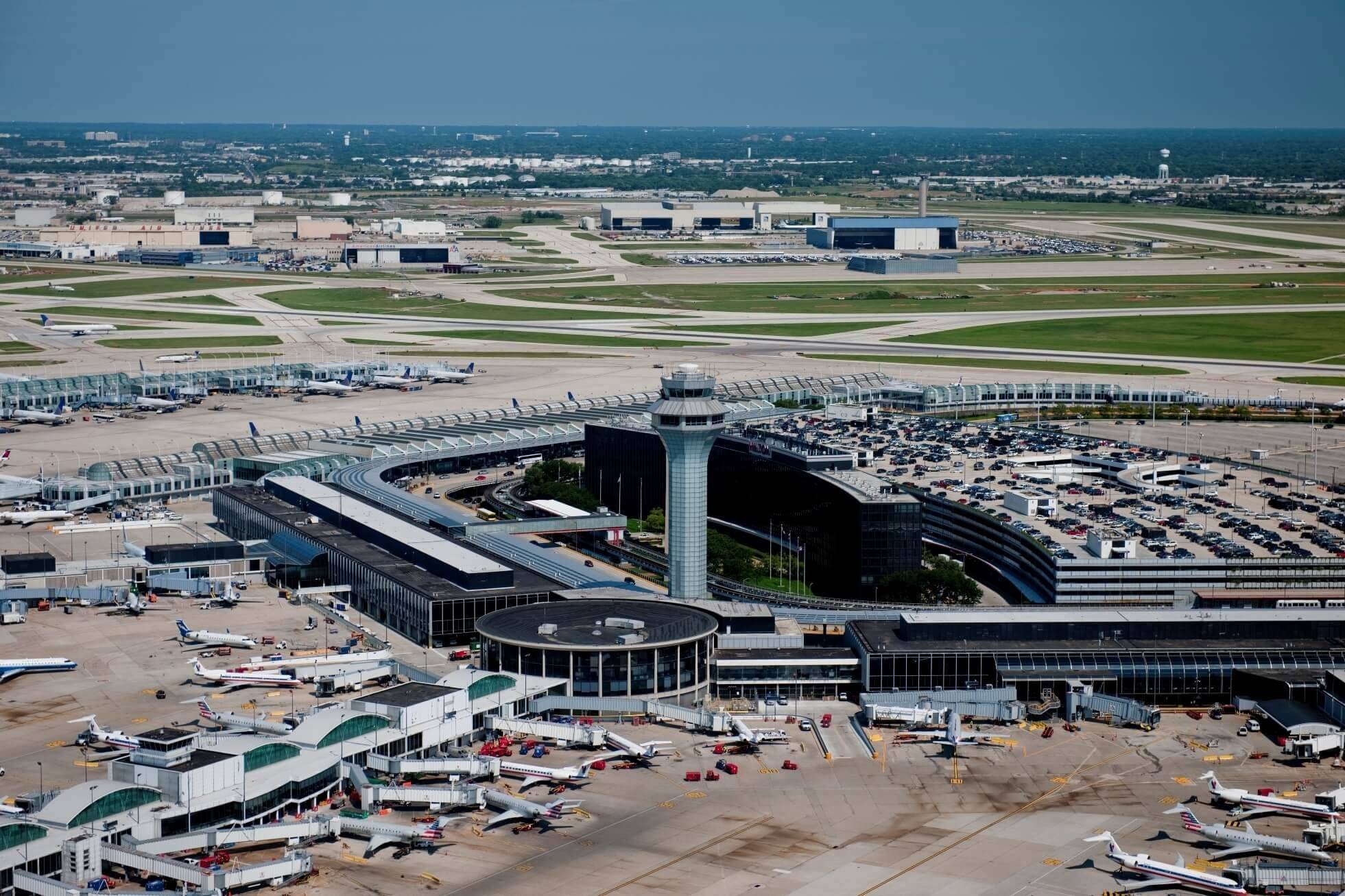 В чем разница между аэропортом и аэродромом и как их отличить