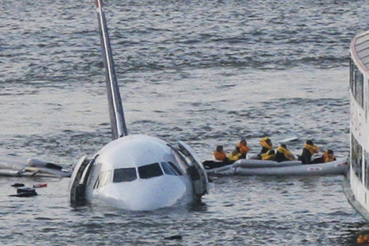 Вынужденная посадка самолета на воду