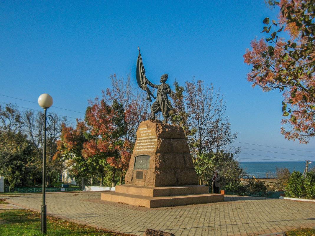 Краснодарский темрюкский. Памятник казакам в Тамани. Станица Тамань памятник запорожским казакам. Станица Тамань достопримечательности. Памятники города Тамань.