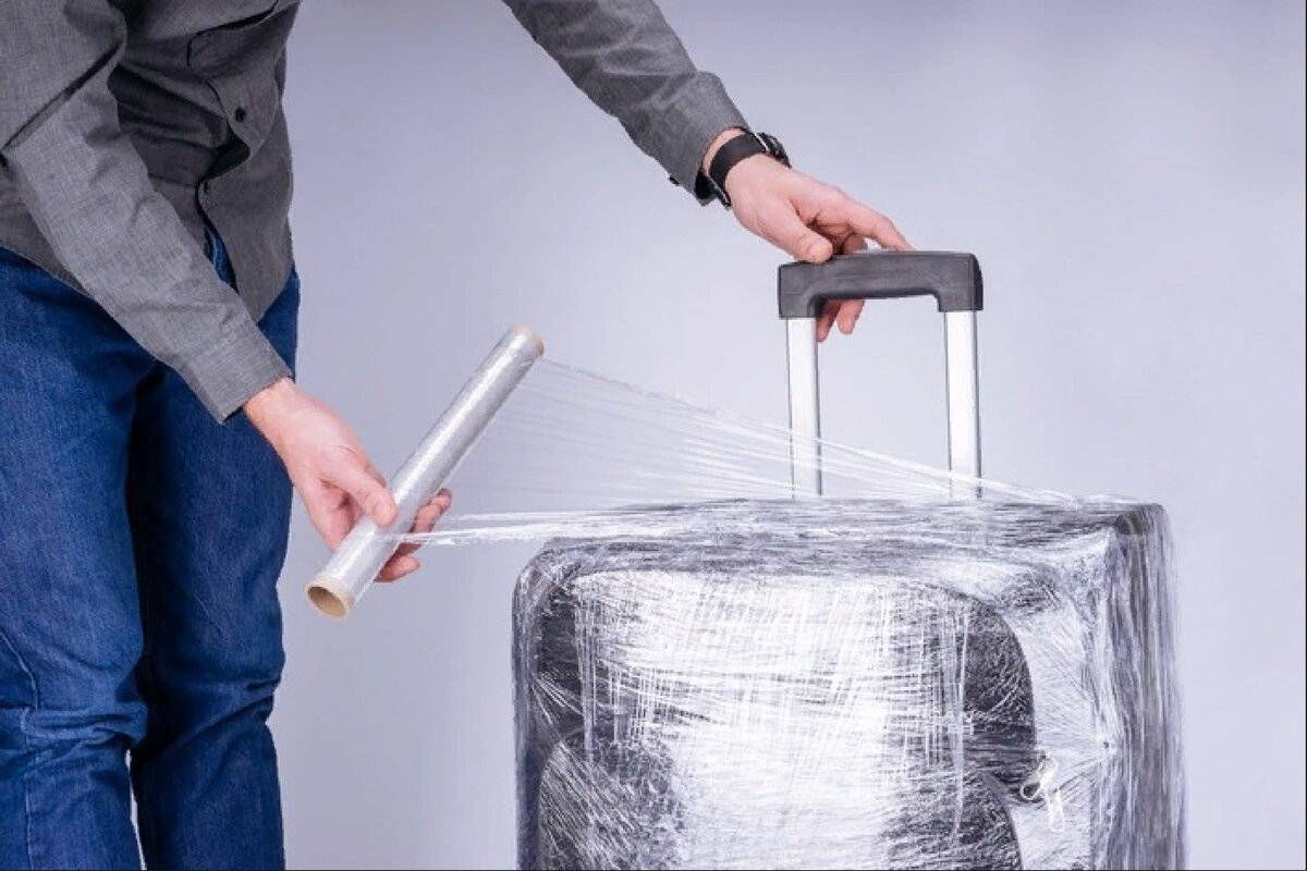 Обязательно ли упаковывать багаж в пленку в аэропорту: плюсы и минусы обмотки