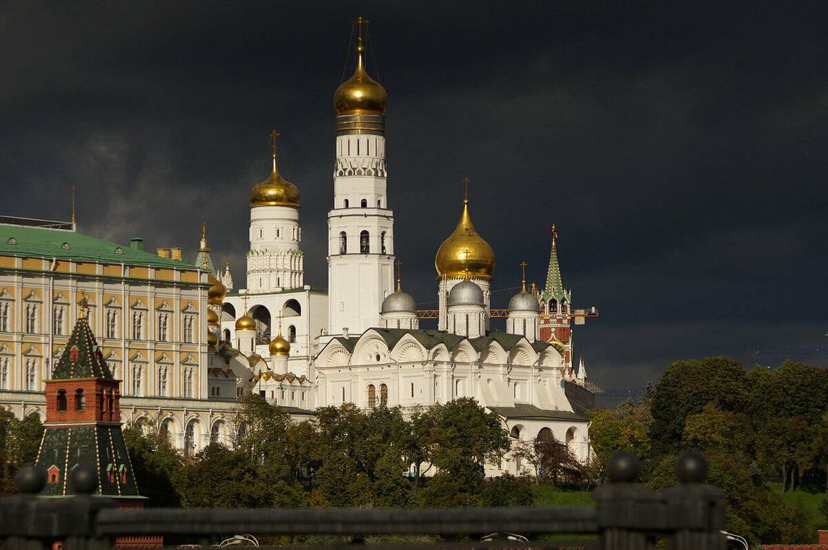 ≋ московский кремль ᐈ расположение, архитектура, стены