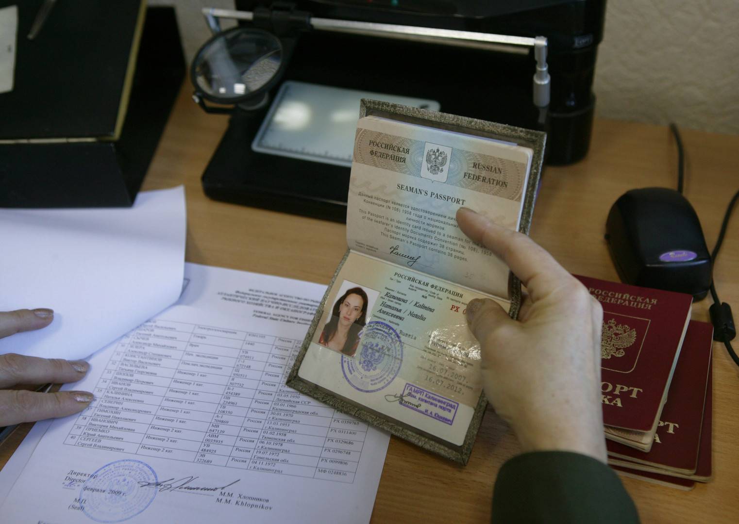 Как пересекать границу со вторым паспортом: въезд в страну и выезд из страны