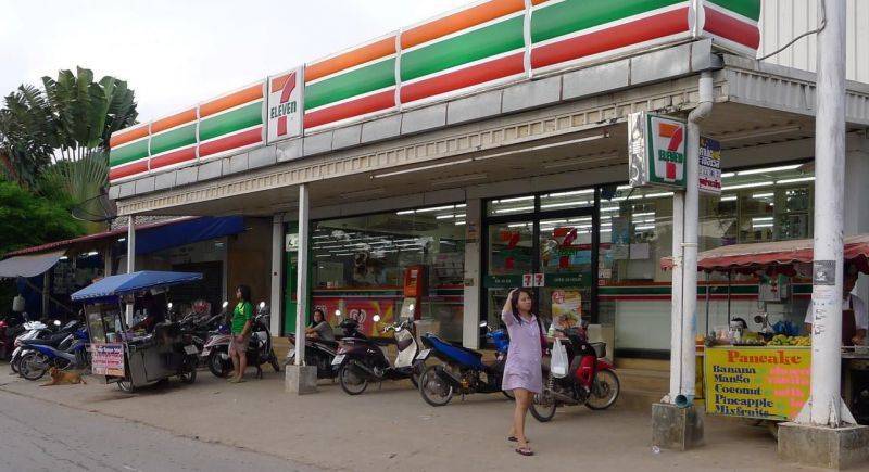 7-eleven и family mart - круглосуточные магазины в таиланде