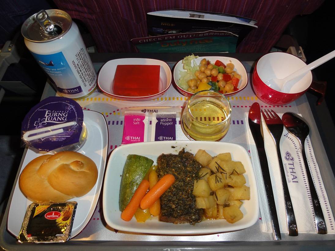 Чем кормят в самолете