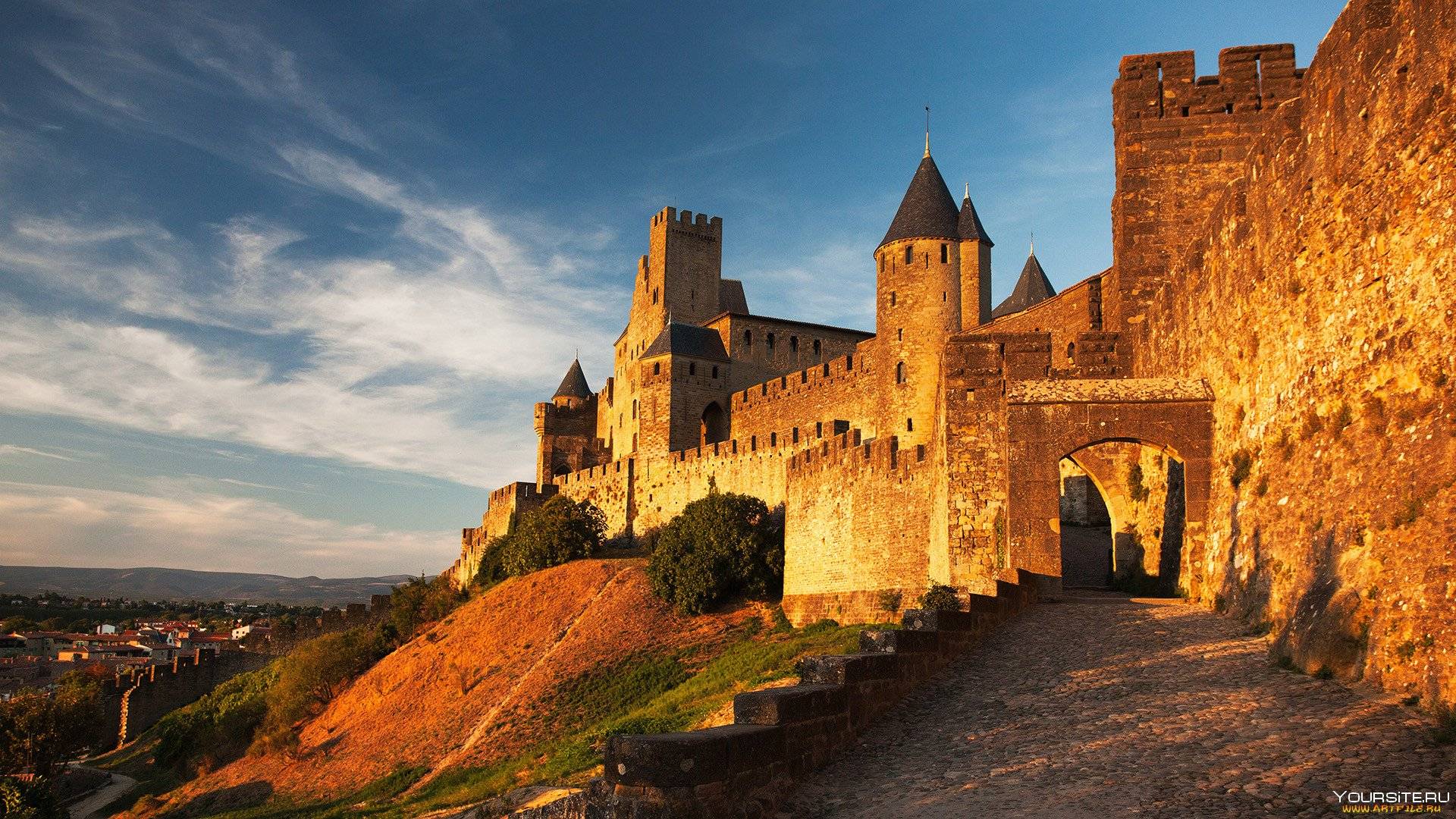 Замок каркассон: очарование франции у каталонии