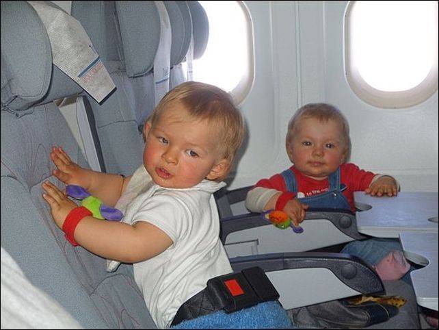 В самолет с детьми? легко! все секреты удобного перелета, опыт мам