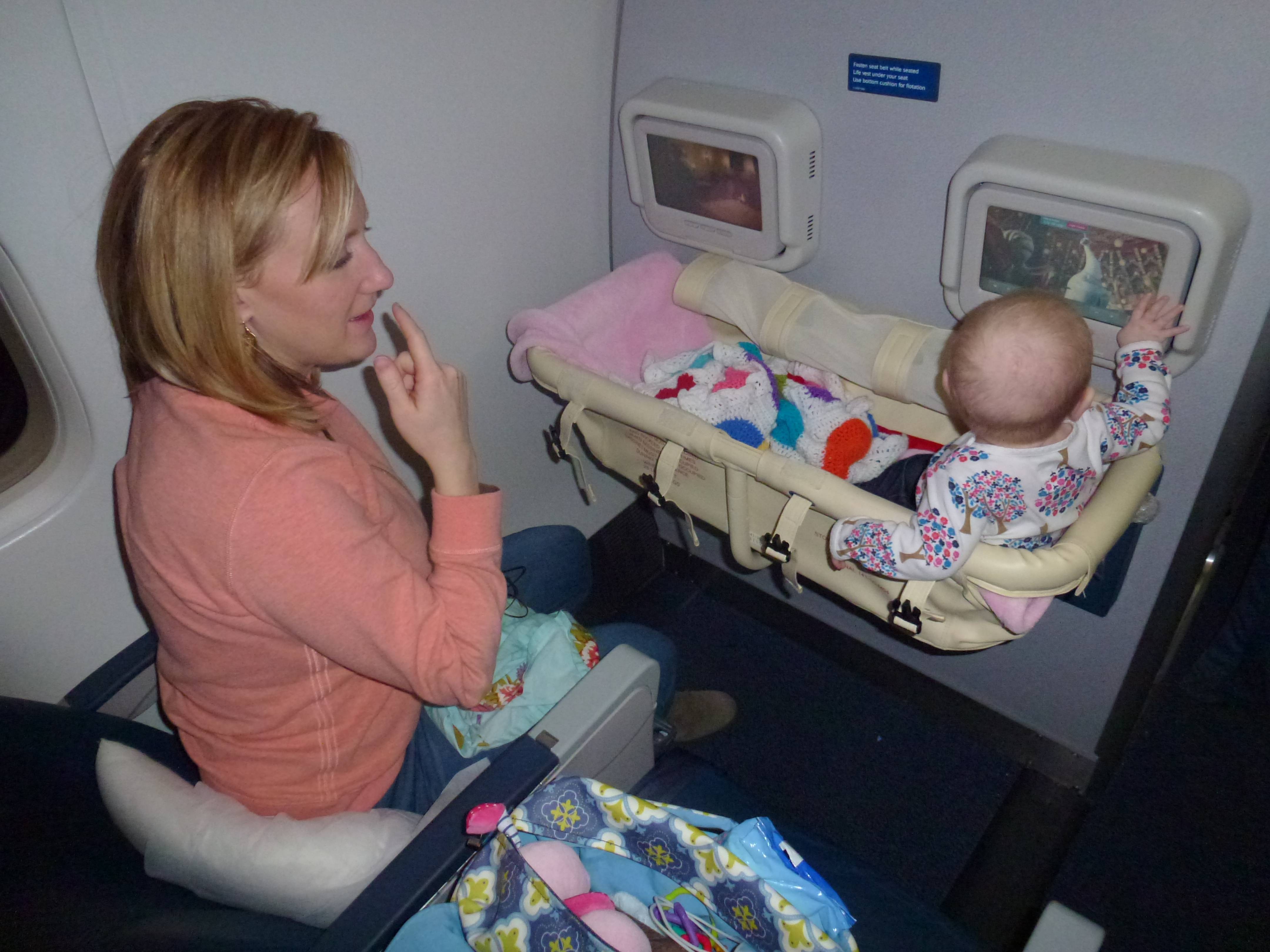 Перелет с ребенком до года в самолете – с грудничком на отдых