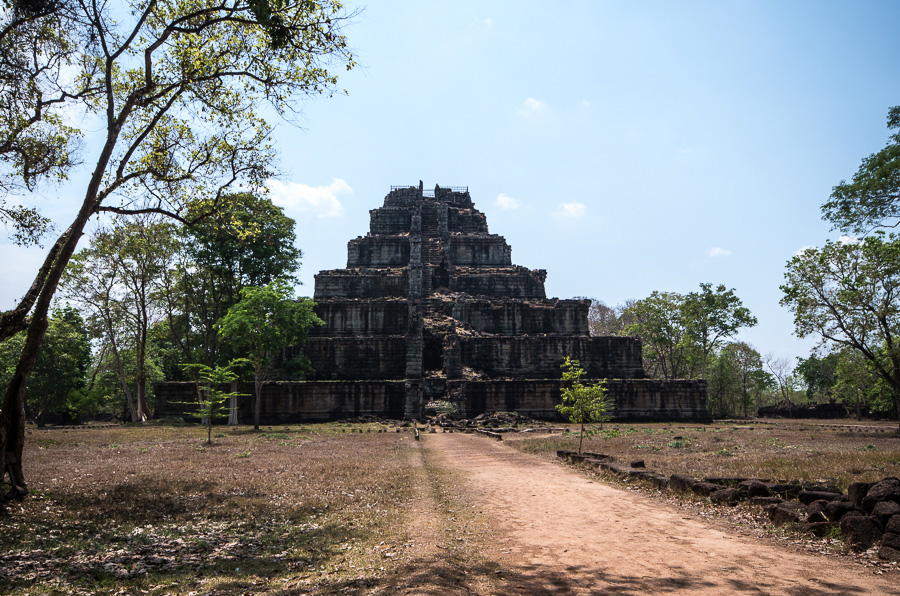 Раскрыта загадочная история пирамиды ко кер в камбодже вселенная sueneé