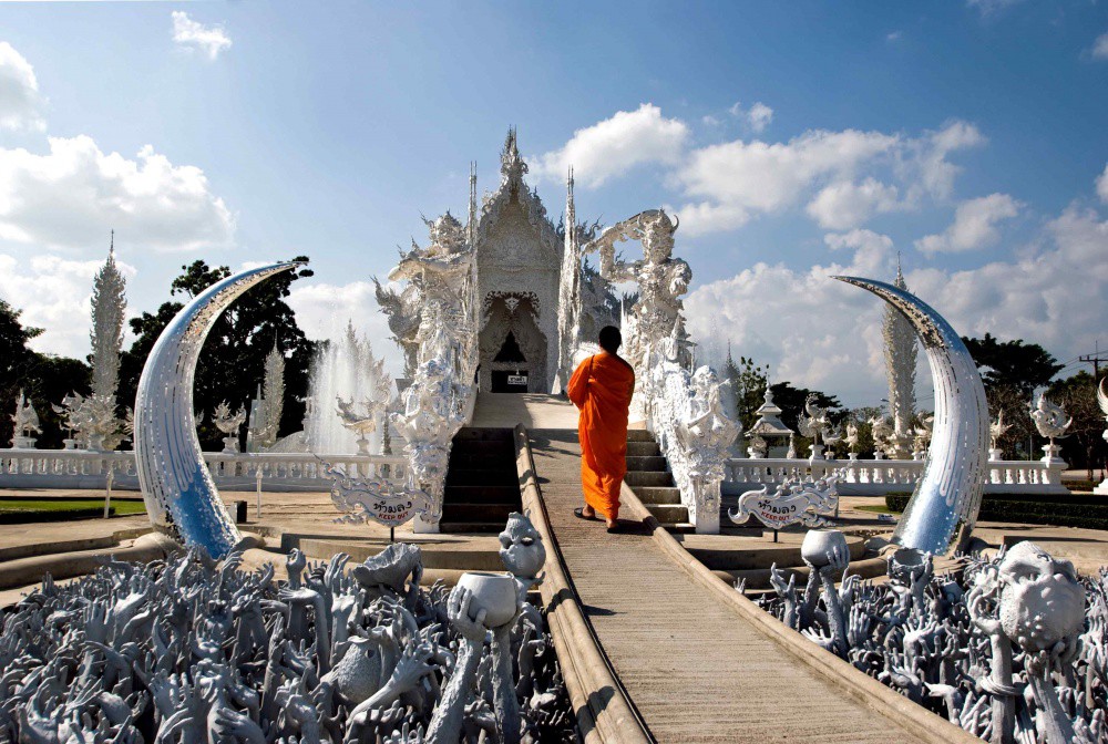Белый храм в тайланде – главные особенности этого необычного религиозного комплекса