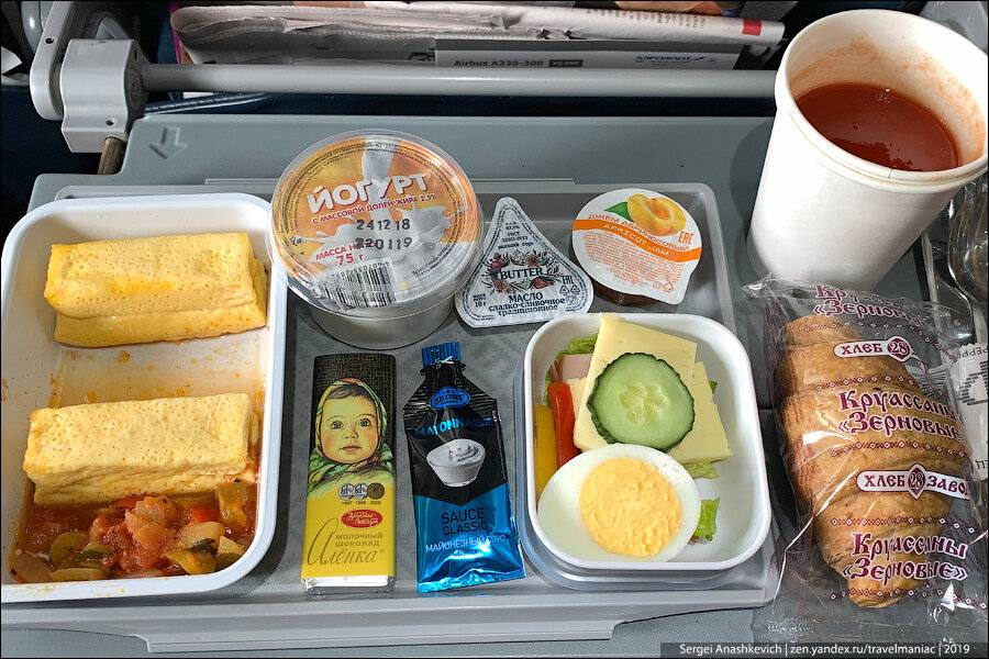 Питание в самолете. чем вас будут кормить на борту самолета. фото