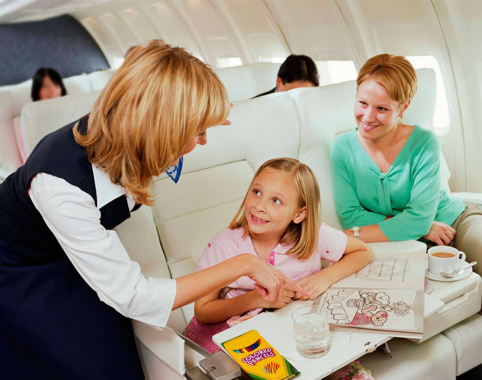 До какого возраста дети летают бесплатно на самолете?, семейный отдых с детьми