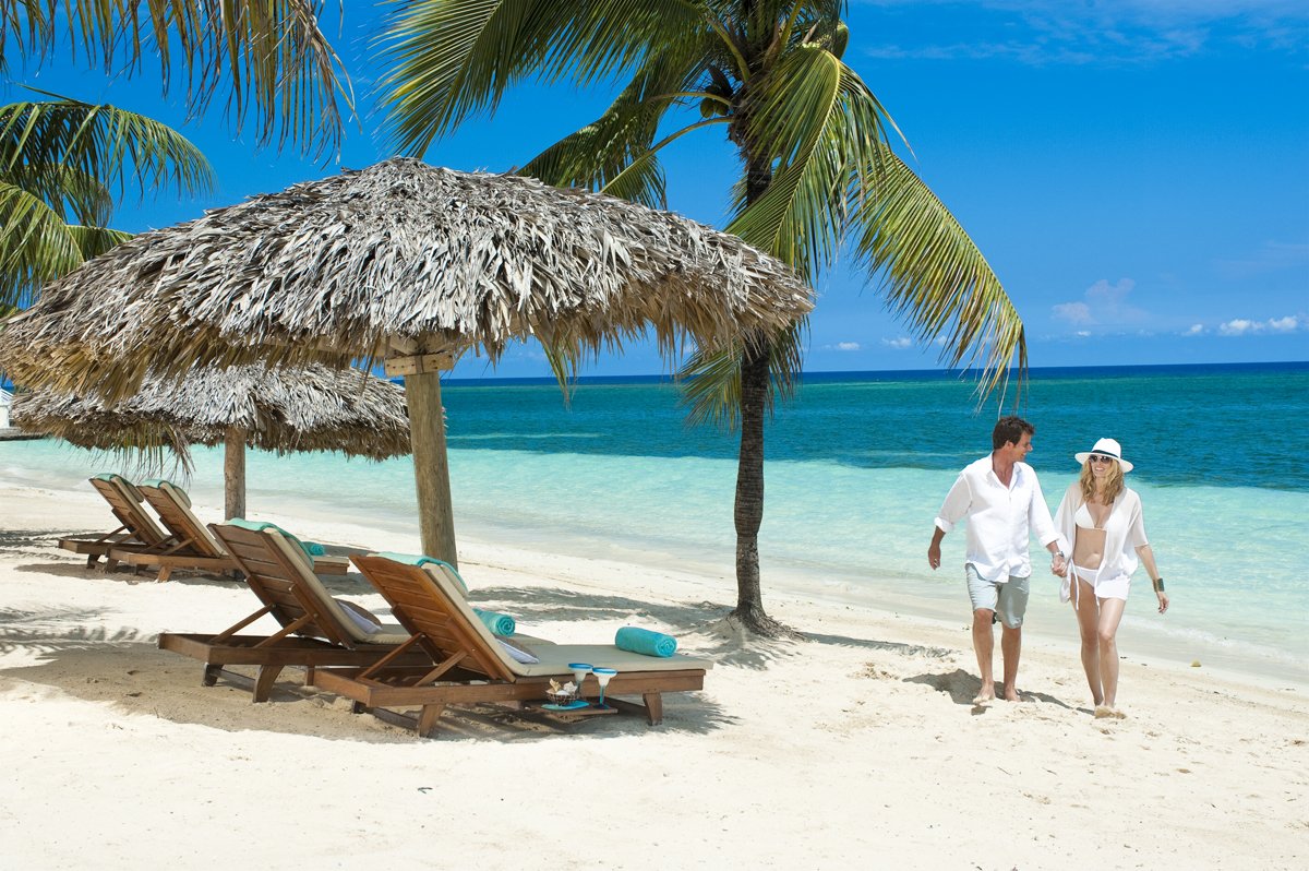 Где отдохнуть в декабре 2023 за границей недорого: пляжный отдых