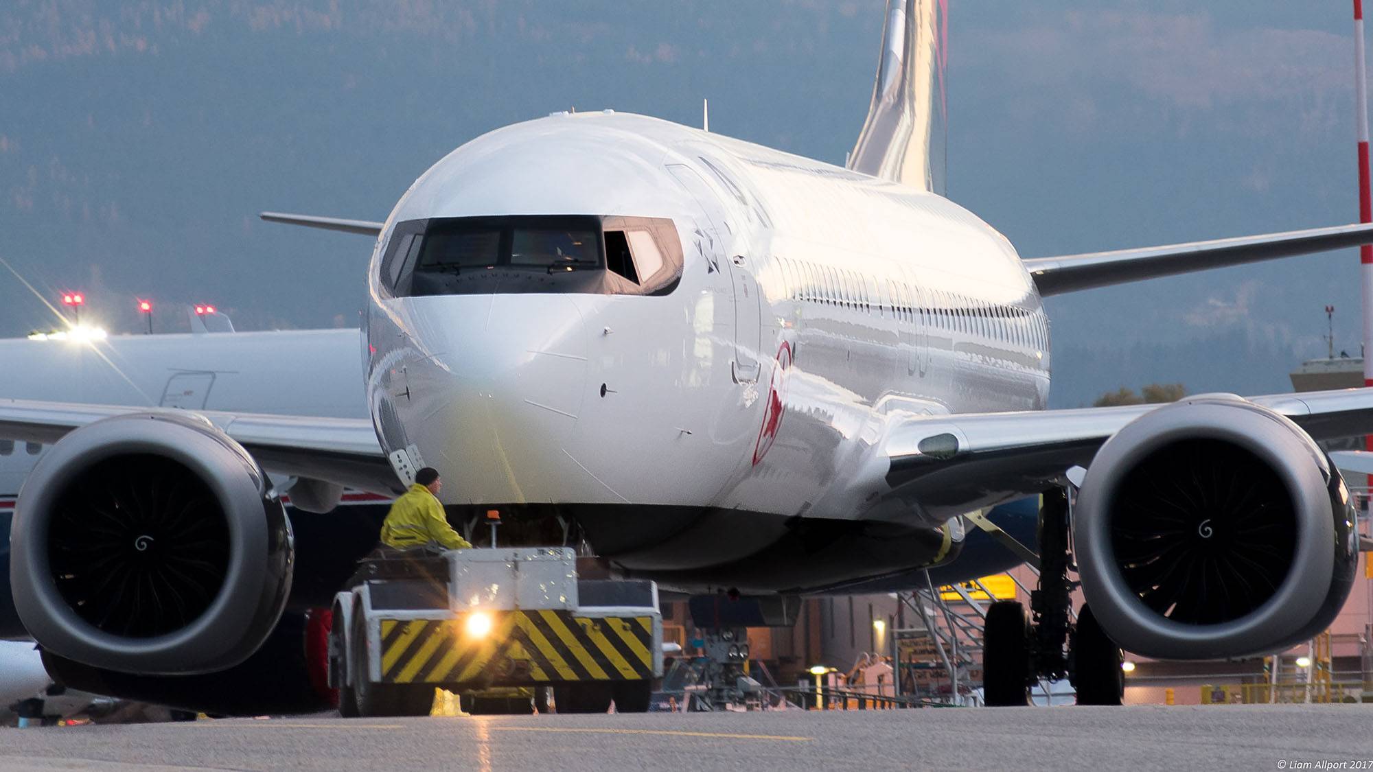 «решение в пользу безопасности»: российские авиакомпании замораживают контракты на покупку boeing 737 max