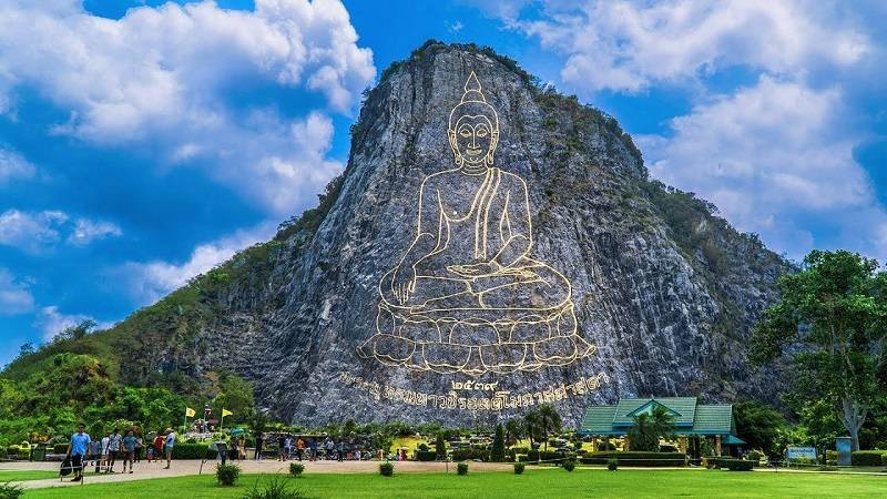Храм золотого будды в паттайе - в путешествие по тайланду