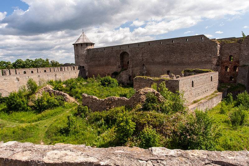 Ивангородская крепость: как жил древний город за каменными стенами