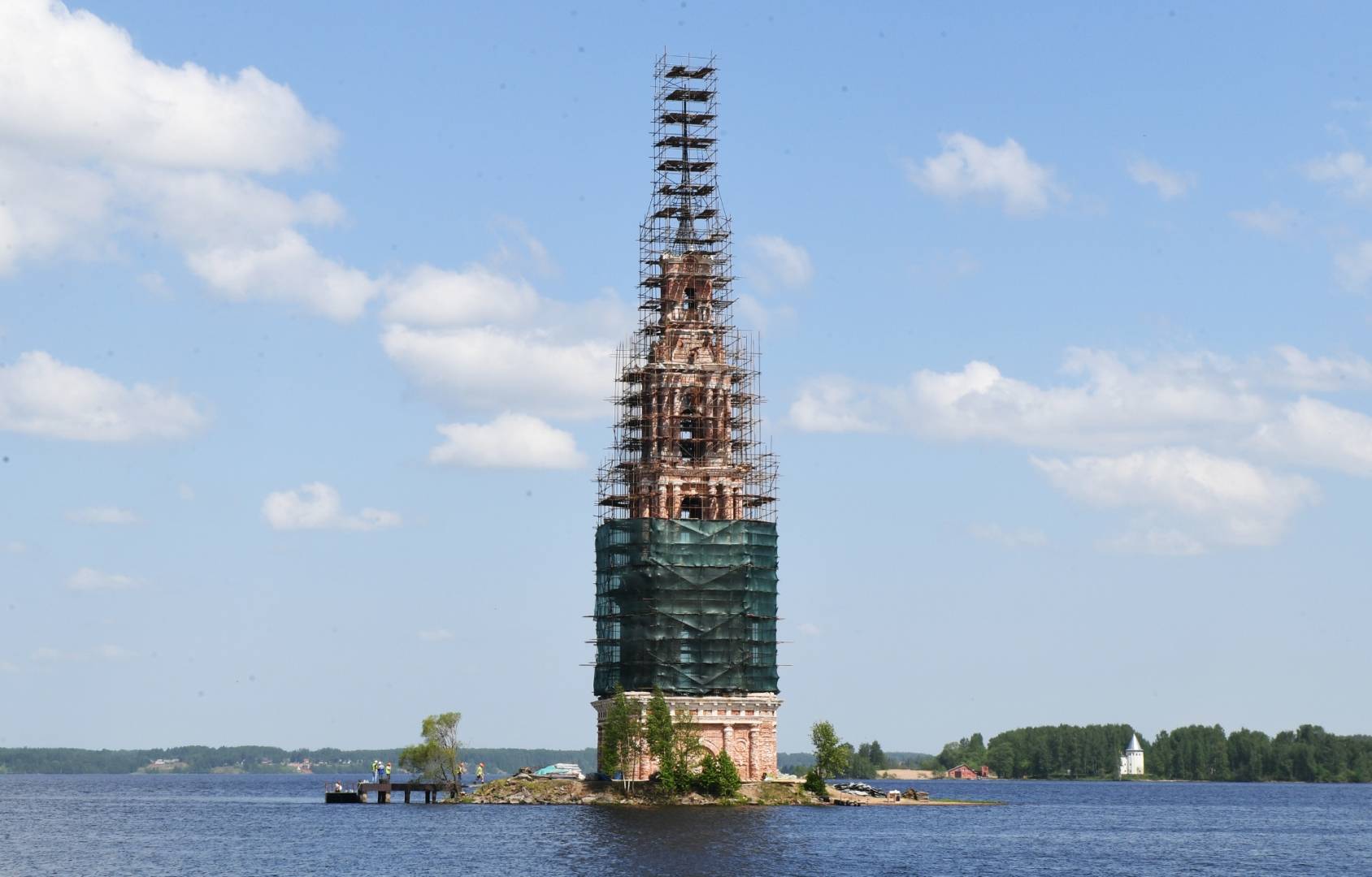 Достопримечательности калязина-затопленный город на берегу волги: колокольня в воде, обсерватория