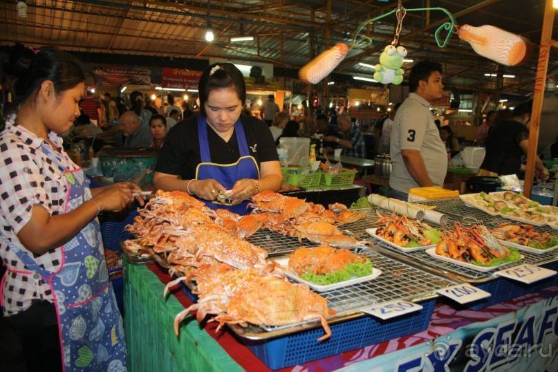 Ночной рынок тепразит. Тайланд рынок Тепразит Паттайя. Паттайя ночной рынок. Паттайя ночной рынок вещей.