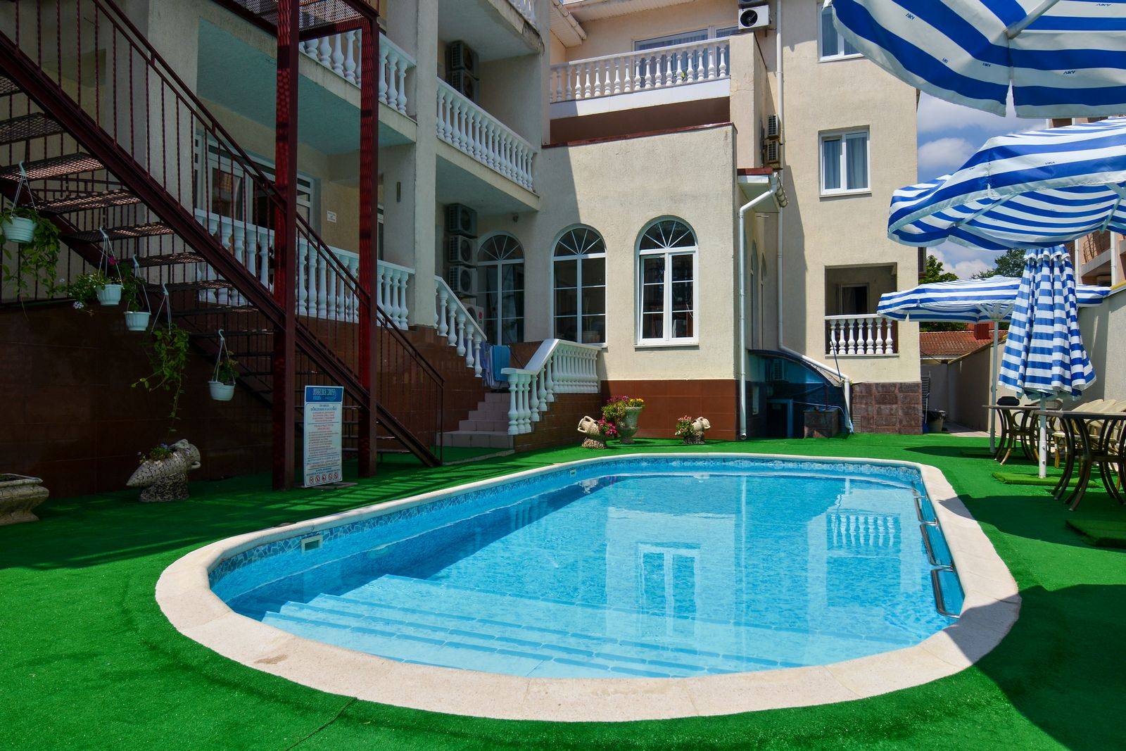 Гостевые дома в евпатории с бассейном без посредников  - на hochu-na-yuga.ru