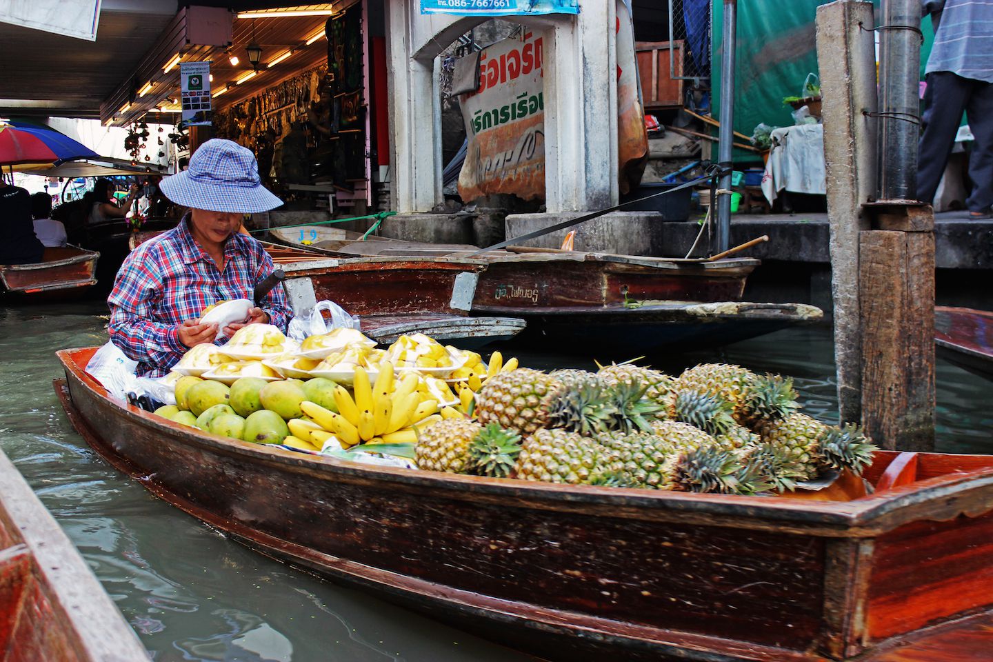 Каналы бангкока. Тайланд Бангкок рыба толстый. Бангкок купить технику. Рыбные рынки Бангкока фото.