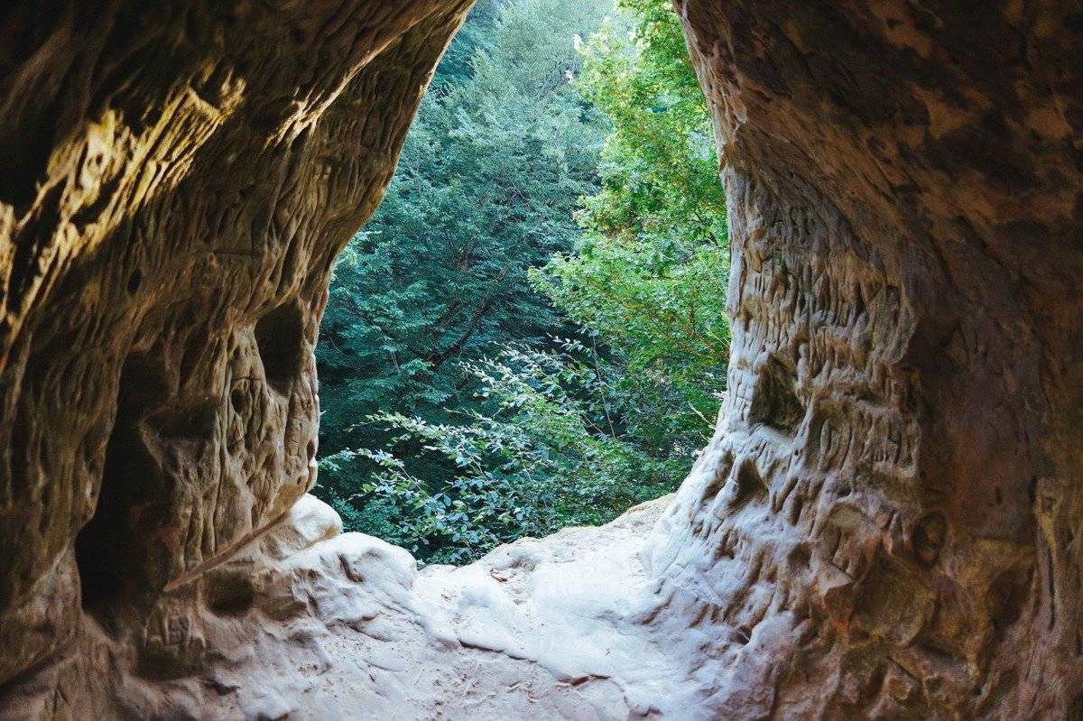 Богатырские пещеры горячего ключа | дороги мира