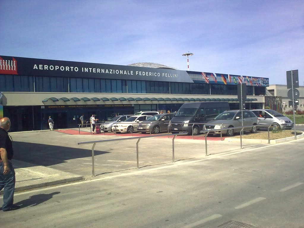Все об аэропорте римини (rmi lipr): онлайн табло с расписанием рейсов