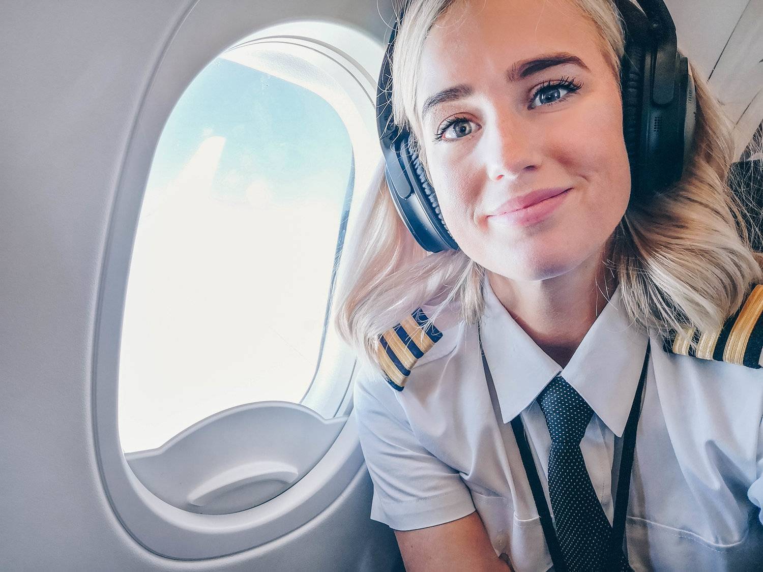 Как 23-летняя девушка стала пилотом "аэрофлота" :: общество :: дни.ру