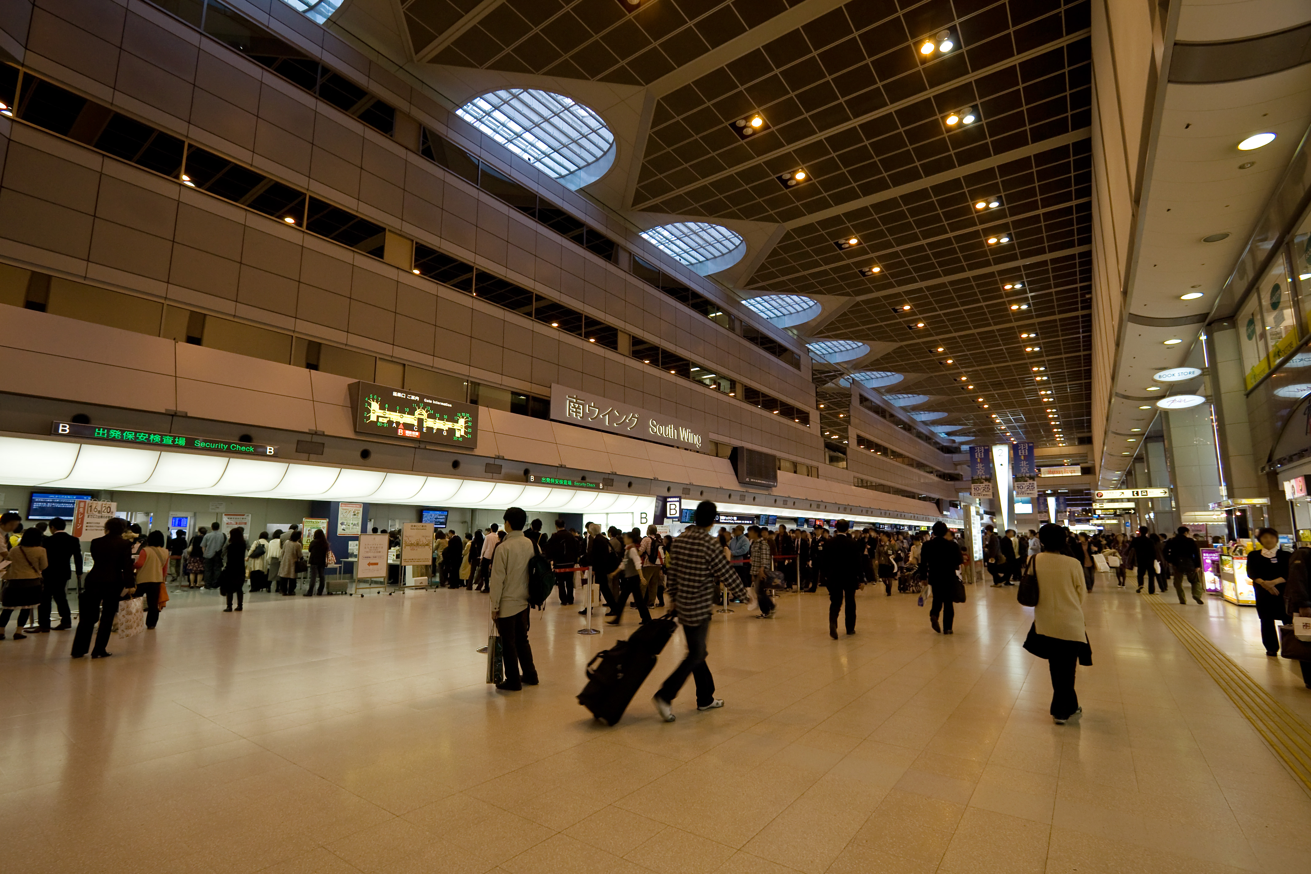 Airport terminal 1. Аэропорт Ханэда в Токио. Аэропорт Ханеда Япония. Аэропорт Токио-Ханеда (Япония). Международный аэропорт Токио (Ханэда) (Япония).