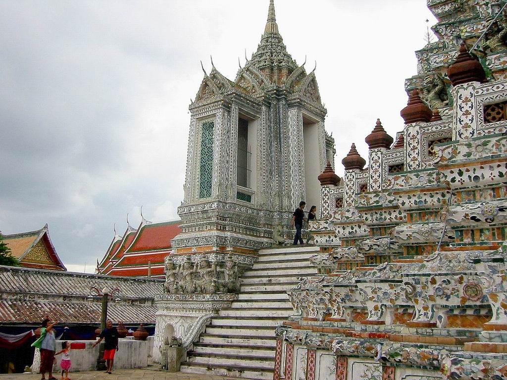 Ват арун в тайланде - буддийская святыня в сердце тайской столицы