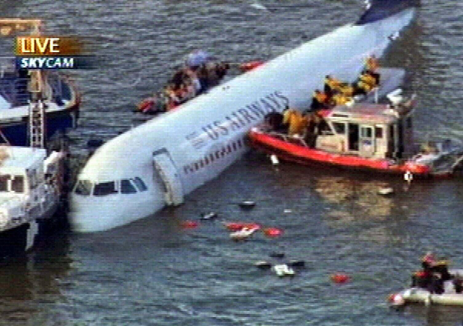 Почему нельзя посадить самолет на воду. много ли известно случаев, когда при аварийной посадке самолета на воду все оставались живы