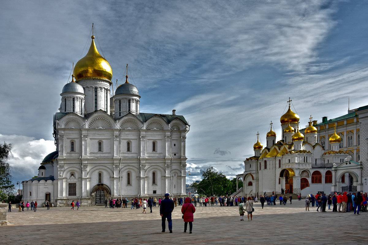 Соборная площадь московского кремля: история и обзор храмов и церквей