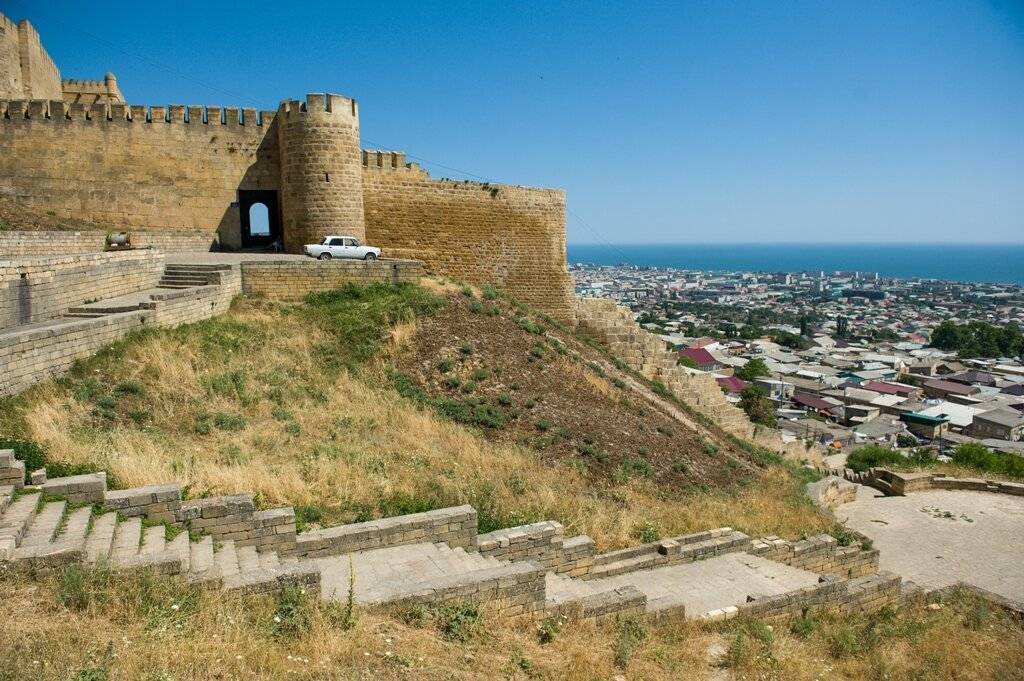 Дербентская крепость нарын кала фото
