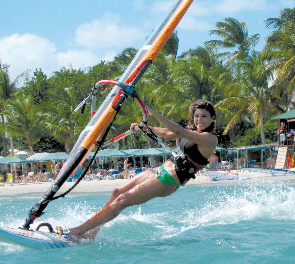 Do water sport. Водный спорт. Девушка на виндсерфинг. Windsurfing вид спорта. Водные лыжи вид спорта.