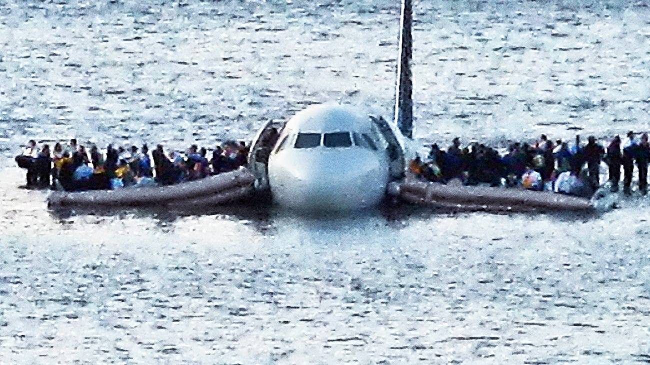 В каких случаях сажают пассажирский самолет на воду и что происходит после посадки
