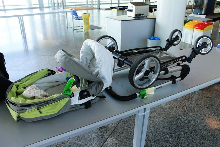 Какую коляску можно брать в самолет, допустимые размеры и правила транспортировки, как правильно перевозить: в багаже или ручной клади