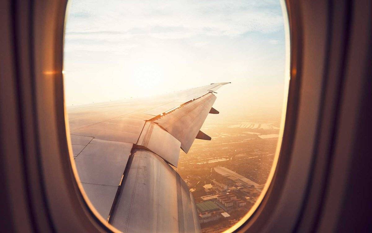 Вид из кабины и окна самолета