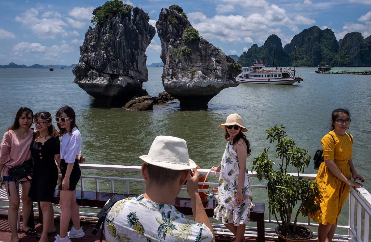 Вьетнам начинает принимать иностранных туристов