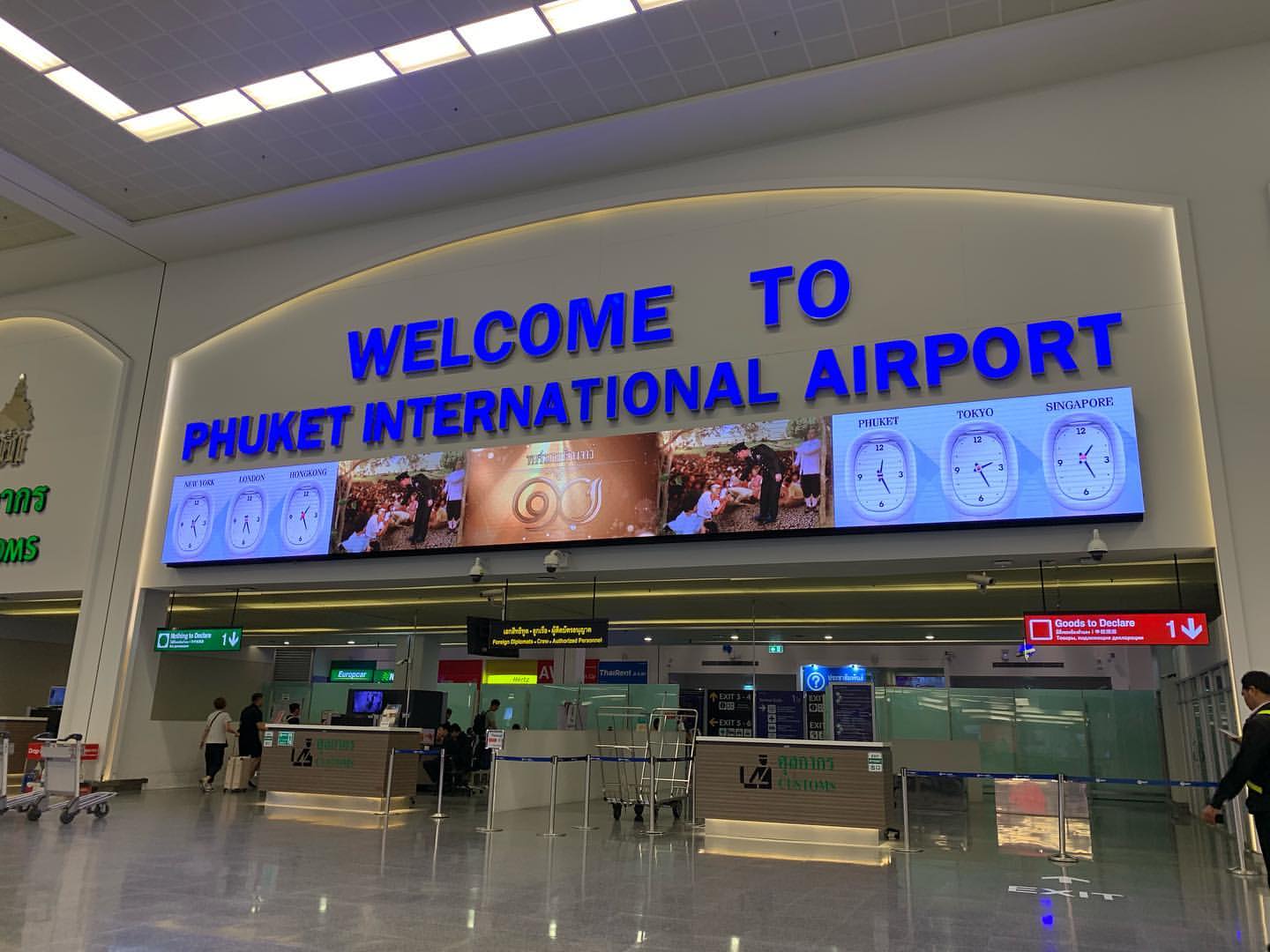 Phuket airport. Международный аэропорт Пхукет. Международный аэропорт Пхукет, ประเทศไทย. Аэропорт Патонга. Phuket International Airport в билете.