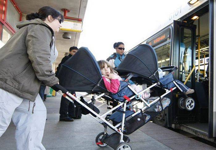 Как перевозить детскую коляску в самолете - правила авиакомпаний