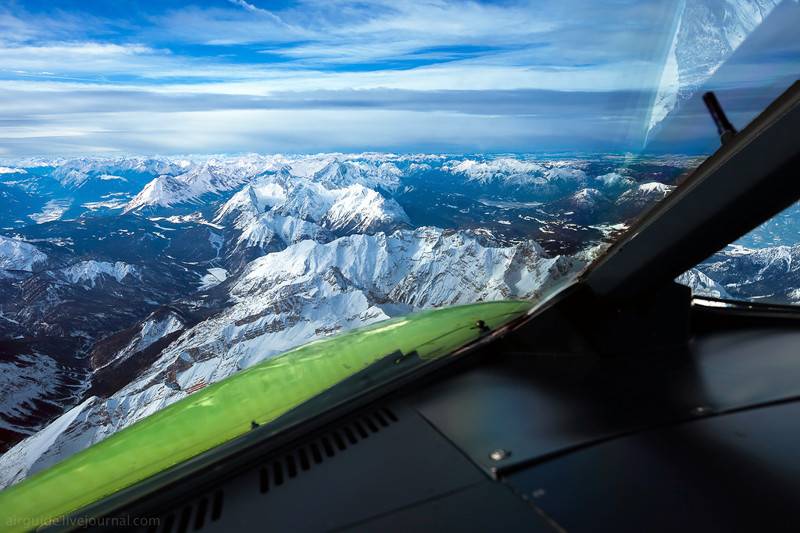 Вид из самолета: из кабины пилота и окна, лайфхаки для путешествий