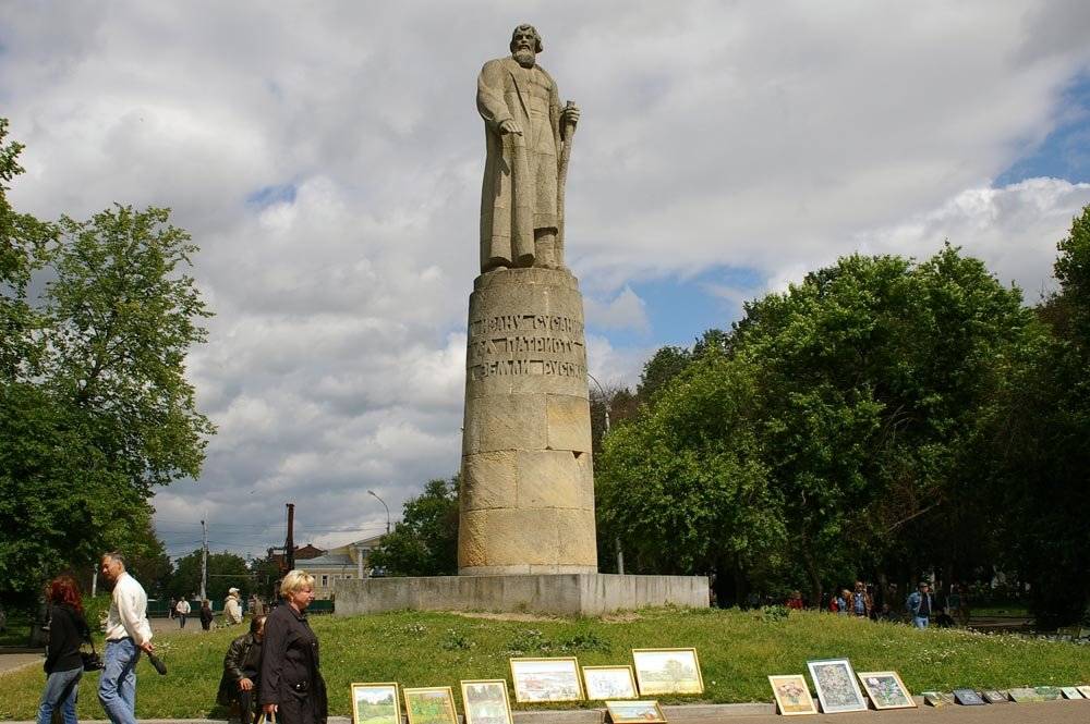 Памятник ивану сусанину в городе кострома