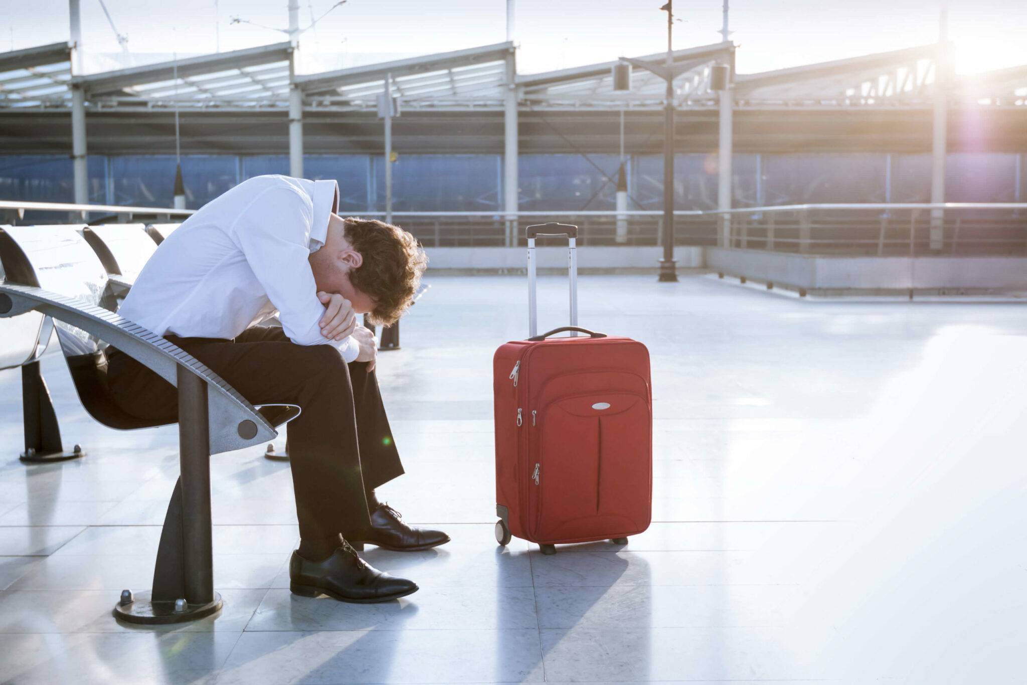 Задержка чартерного рейса – что делать, как вести себя в аэропорту