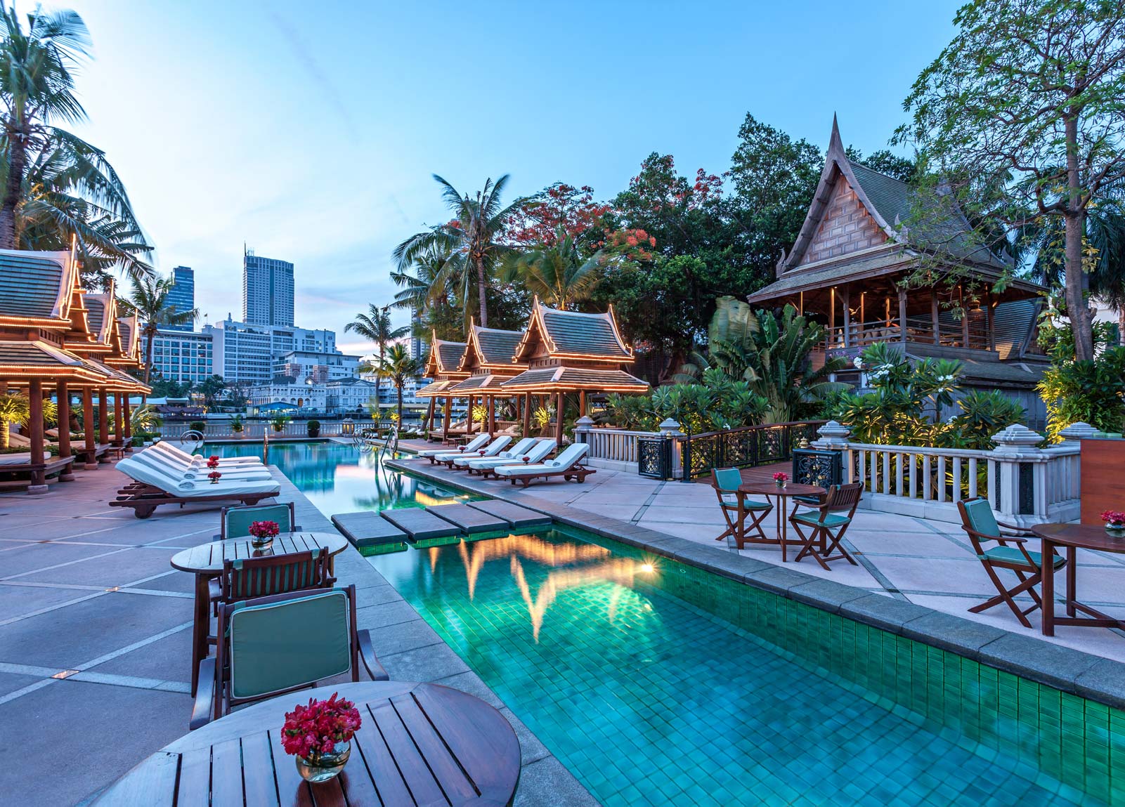 Бангкок дома. Тайланд Бангкок отели. Зе Пенинсула Бангкок. Отель Bangkok в Тайланде. Бангкок отели у моря.