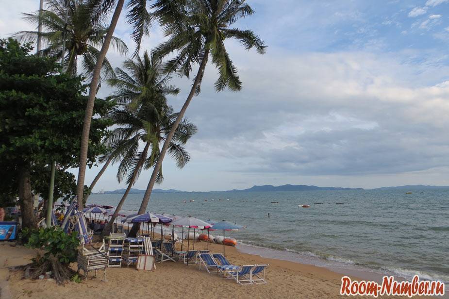 Пляж джомтьен в паттайе (тайланд) - описание